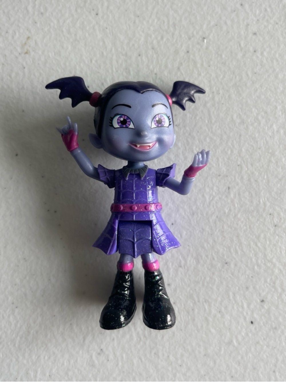 Disney Junior Vampirina Vee Hauntley 3.5" Action Figure love sign glitter dress - Picture 2 of 6